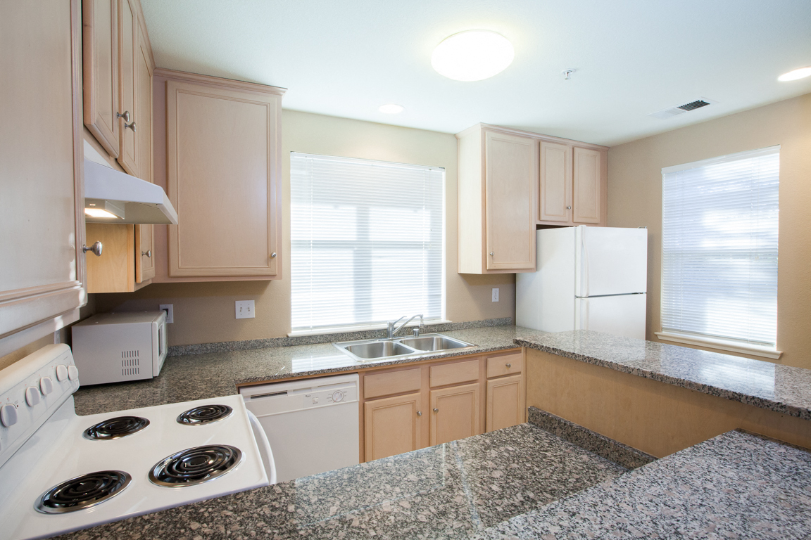 Acorn Court Apartments photo 5